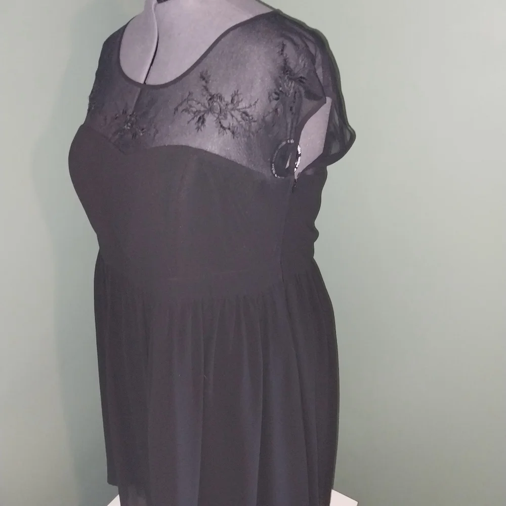 Torrid Floral Mesh Embroidered Illusion Special Occasion Dress- Size 26 - Picture 4 of 6